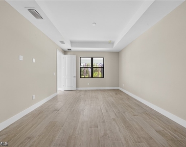 708 Greenwood Avenue - Photo Thumbnail 15