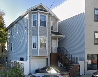 242 Graham - Photo Thumbnail 5