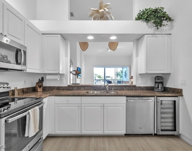 765 Bentwater Circle - Photo Thumbnail 10
