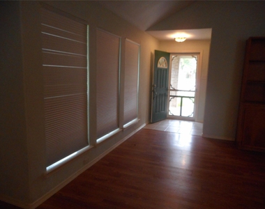 723 Levi Bend - Photo Thumbnail 2