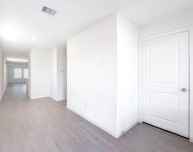 1514 Golden Iris Drive - Photo Thumbnail 4