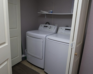 5625 Antoine Drive - Photo Thumbnail 9