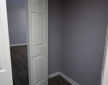 5625 Antoine Drive - Photo Thumbnail 6