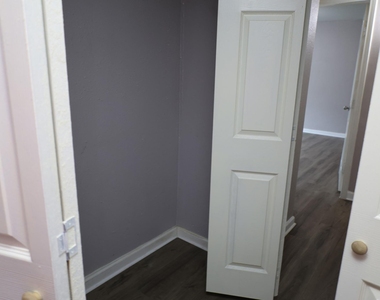 5625 Antoine Drive - Photo Thumbnail 5