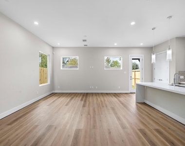 8120 Esther Acres Lane - Photo Thumbnail 4