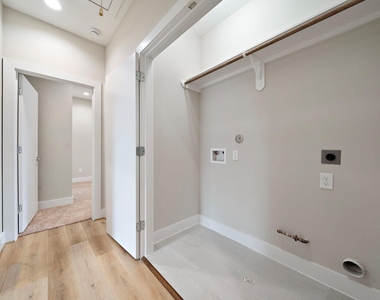 8120 Esther Acres Lane - Photo Thumbnail 23