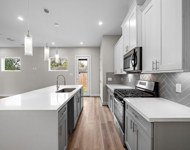8120 Esther Acres Lane - Photo Thumbnail 9