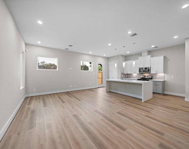 8120 Esther Acres Lane - Photo Thumbnail 2