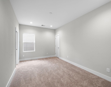 8120 Esther Acres Lane - Photo Thumbnail 14