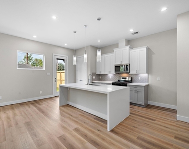 8120 Esther Acres Lane - Photo Thumbnail 7