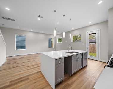 8120 Esther Acres Lane - Photo Thumbnail 8