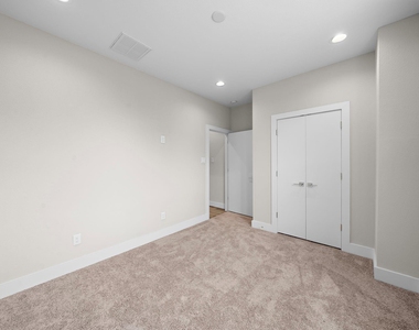 8120 Esther Acres Lane - Photo Thumbnail 12