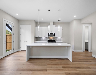 8120 Esther Acres Lane - Photo Thumbnail 5