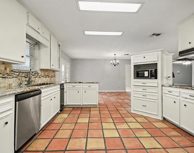 1002 Pampa Street - Photo Thumbnail 15