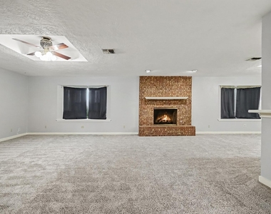 1002 Pampa Street - Photo Thumbnail 7