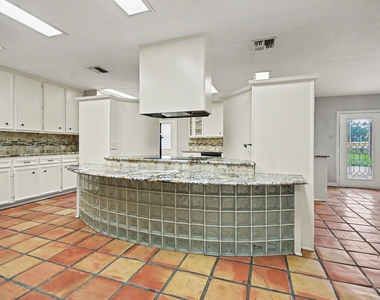 1002 Pampa Street - Photo Thumbnail 9