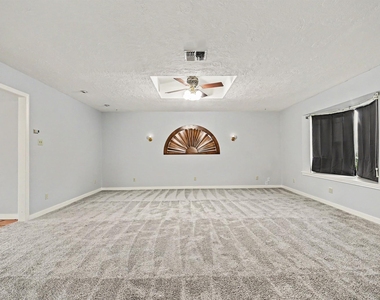1002 Pampa Street - Photo Thumbnail 5