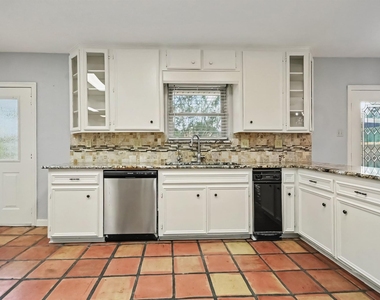 1002 Pampa Street - Photo Thumbnail 13