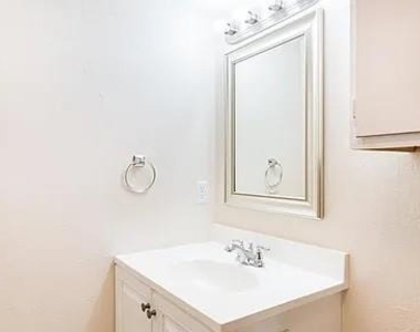 17519 Fieldglen Drive - Photo Thumbnail 13