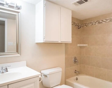 17519 Fieldglen Drive - Photo Thumbnail 12