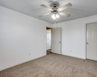 9907 Valance Way - Photo Thumbnail 42