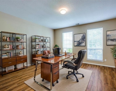 9907 Valance Way - Photo Thumbnail 19