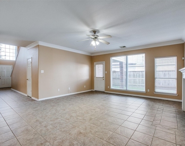 9907 Valance Way - Photo Thumbnail 3