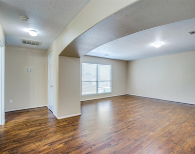 9907 Valance Way - Photo Thumbnail 23