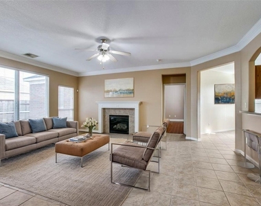 9907 Valance Way - Photo Thumbnail 4