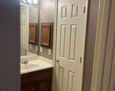 2313 Hutchins Street - Photo Thumbnail 8