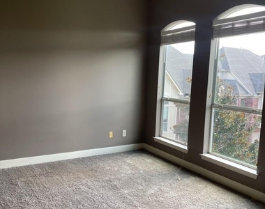 2313 Hutchins Street - Photo Thumbnail 7