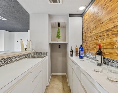 1202 Green Briar Drive - Photo Thumbnail 15