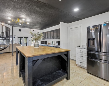 1202 Green Briar Drive - Photo Thumbnail 6