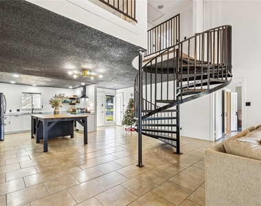 1202 Green Briar Drive - Photo Thumbnail 8
