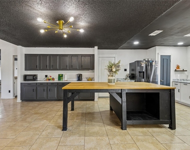 1202 Green Briar Drive - Photo Thumbnail 3