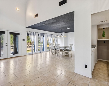 1202 Green Briar Drive - Photo Thumbnail 14