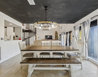 1202 Green Briar Drive - Photo Thumbnail 13