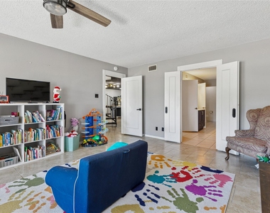 1202 Green Briar Drive - Photo Thumbnail 19