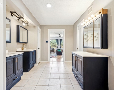1202 Green Briar Drive - Photo Thumbnail 21