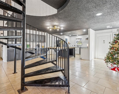1202 Green Briar Drive - Photo Thumbnail 22