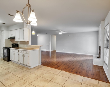 913 W Galveston Street - Photo Thumbnail 5