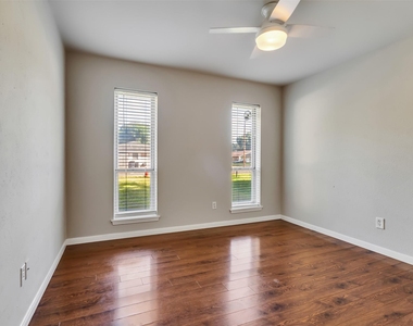 913 W Galveston Street - Photo Thumbnail 16