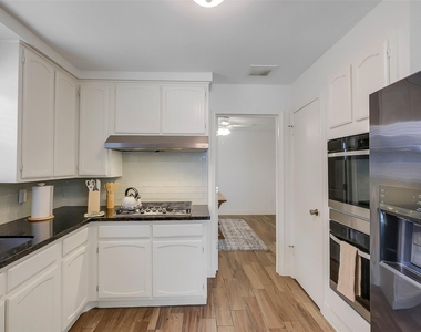 11715 Brighton Lane - Photo Thumbnail 10