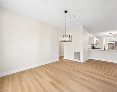 5104 Spring Circle Drive - Photo Thumbnail 15