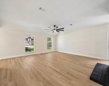 5104 Spring Circle Drive - Photo Thumbnail 7