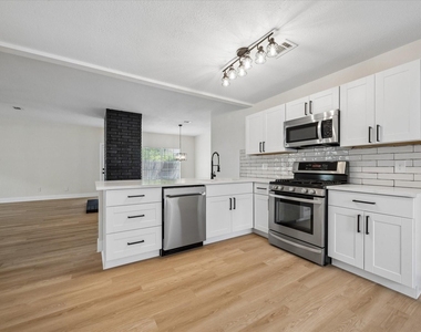5104 Spring Circle Drive - Photo Thumbnail 8