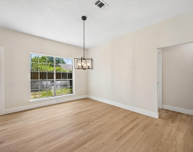 5104 Spring Circle Drive - Photo Thumbnail 14