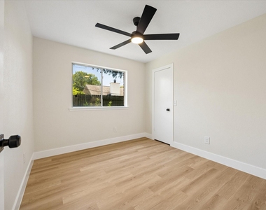 5104 Spring Circle Drive - Photo Thumbnail 16