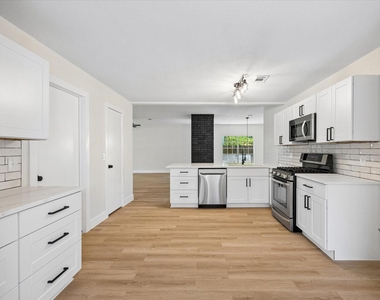 5104 Spring Circle Drive - Photo Thumbnail 10