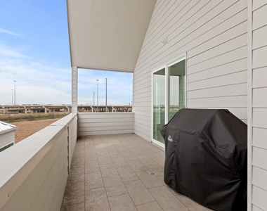 5915 E Post Oak Lane - Photo Thumbnail 37